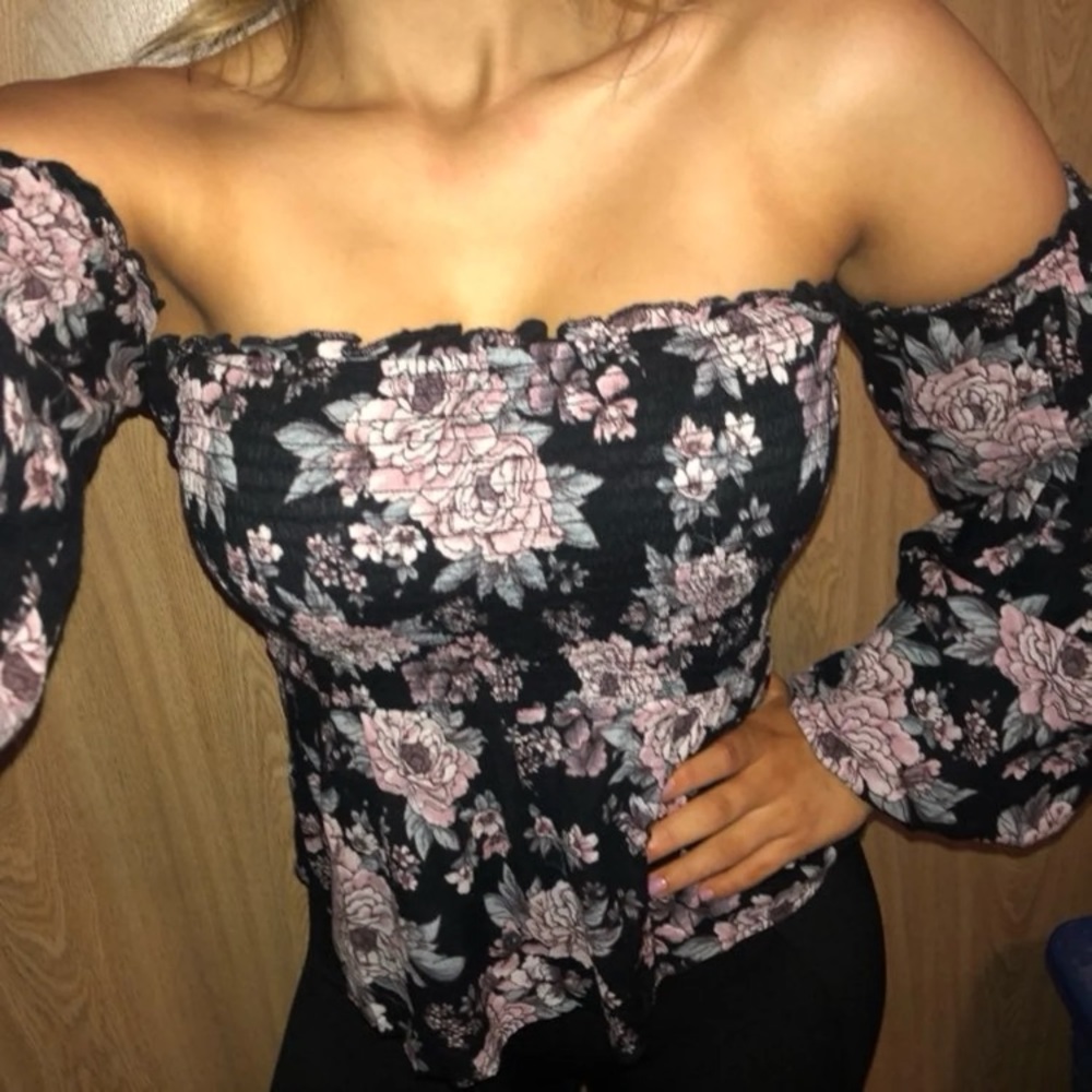 NEW American Eagle off the shoulder top
